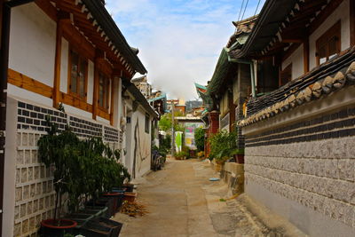 Narrow alley amidst buildings in city