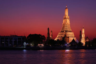 Evening view of wat arun temple, located on the west bank of chao phraya river in bangkok, thailand