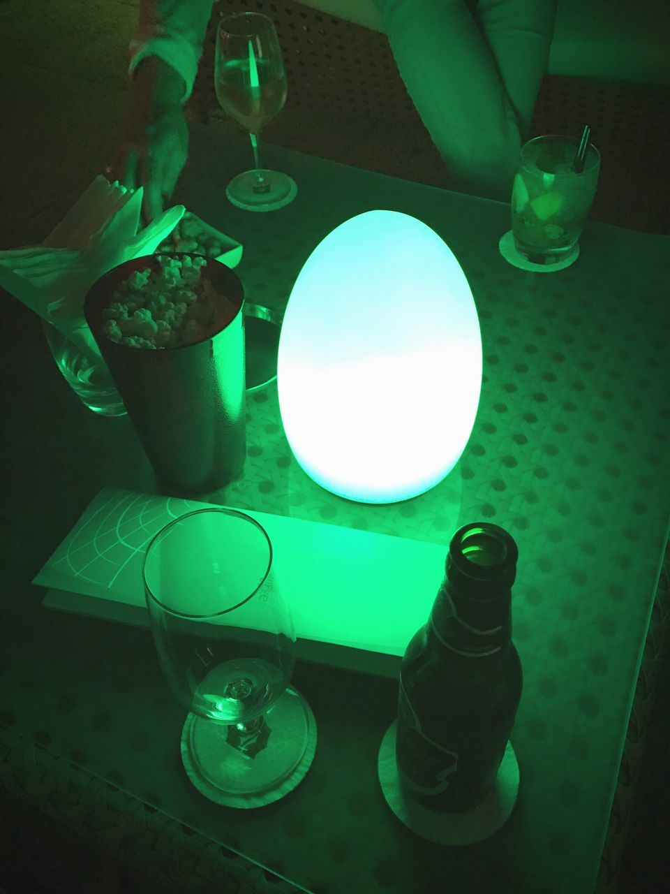 HIGH ANGLE VIEW OF WATER IN DRINKING GLASS ON TABLE