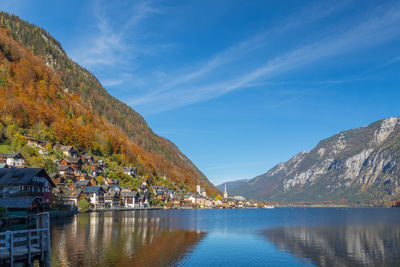 Beautifull hallstatt mountain village by lake, austrian alps