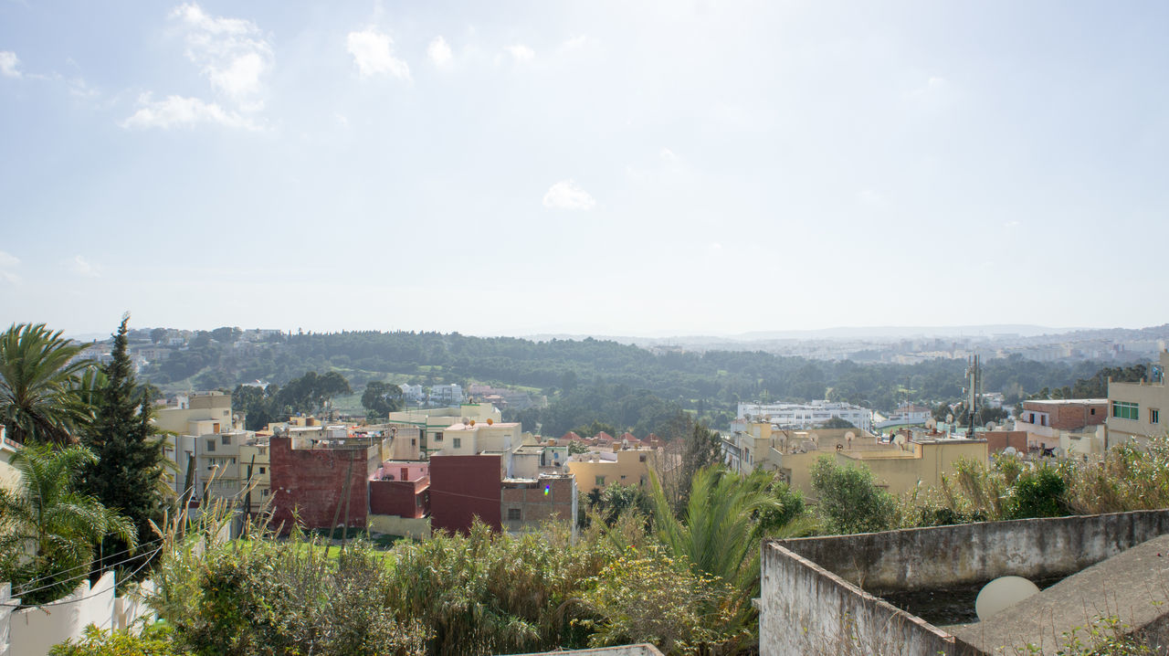 architecture, building exterior, built structure, house, sky, residential structure, residential building, residential district, town, tree, cityscape, mountain, townscape, high angle view, city, crowded, day, cloud - sky, hill, community