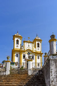 Facade of a historic church in ouro preto with blue sky in the background on sunny days