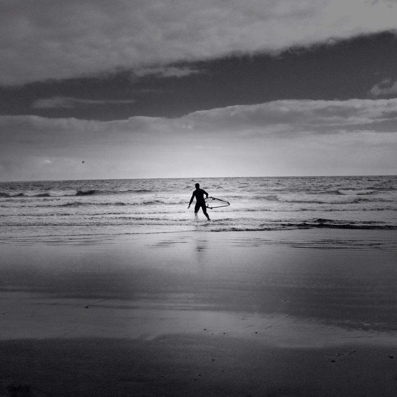 sea, beach, horizon over water, water, shore, sky, leisure activity, sand, lifestyles, full length, silhouette, vacations, scenics, tranquil scene, beauty in nature, tranquility, men, wave