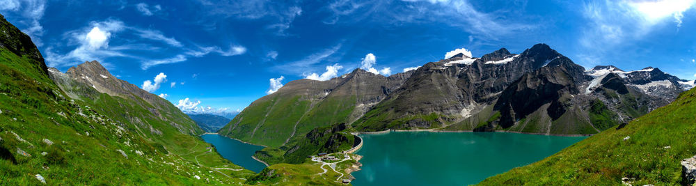 Panoramic view of lake and mountains against sky