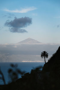 View of the volcano el teide in tenerife from the island of la gomera