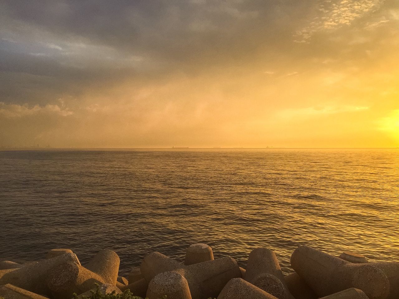 sea, sunset, water, horizon over water, scenics, tranquil scene, beauty in nature, sky, tranquility, orange color, idyllic, nature, cloud - sky, rock - object, rippled, seascape, shore, cloud, beach, sun