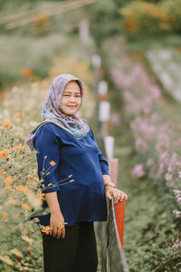 Portrait of a smiling pregnant woman standing outdoors