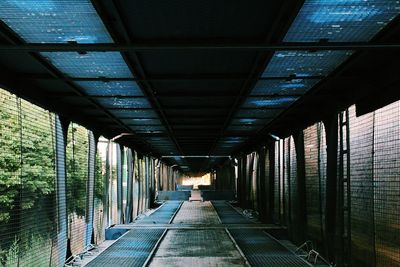 Narrow walkway along buildings