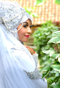 Portrait of a smiling young woman standing outdoors