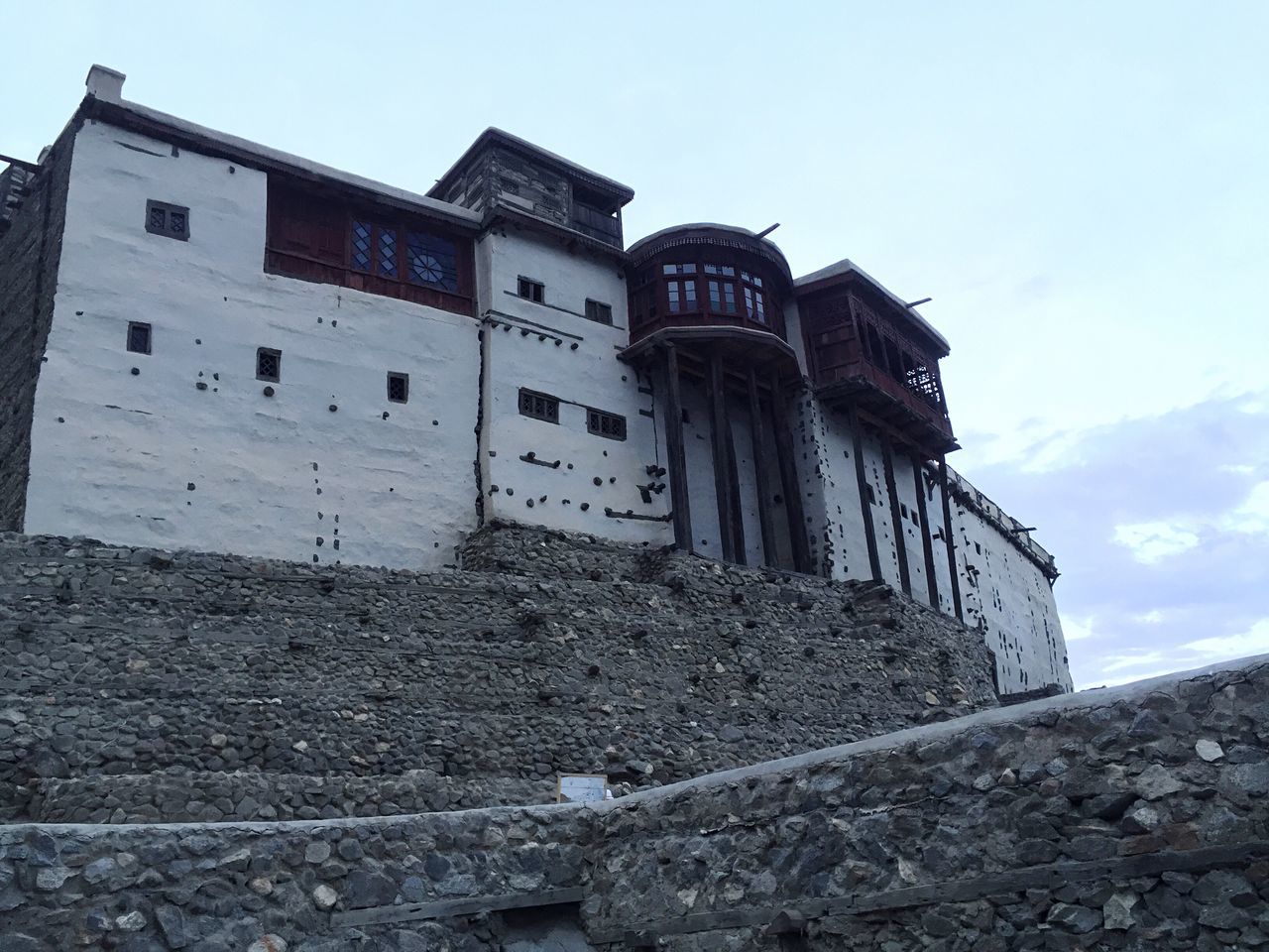 LOW ANGLE VIEW OF BUILT STRUCTURE AGAINST CLEAR SKY