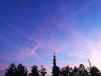 Low angle view of vapor trail in sky