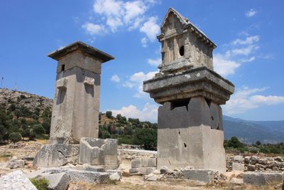 Old ruins of building against sky