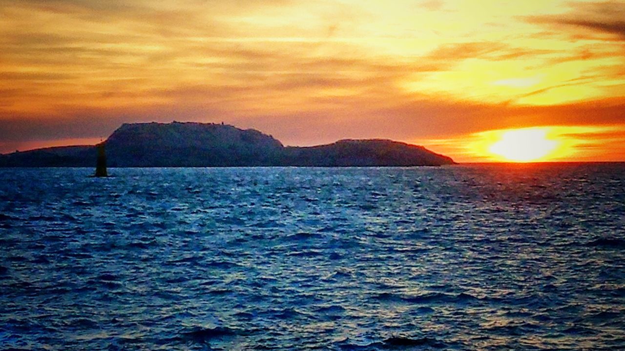 SCENIC VIEW OF SEA AGAINST SKY AT SUNSET