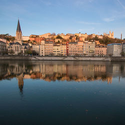 View of the banks of the saône in lyon with a view of the tourist district of vieux lyon 