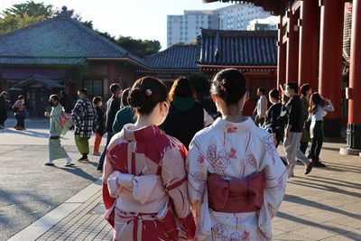 Two beautiful japanese kimono girls in asakusa 2