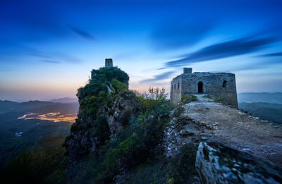 View of great wall of china at sunset