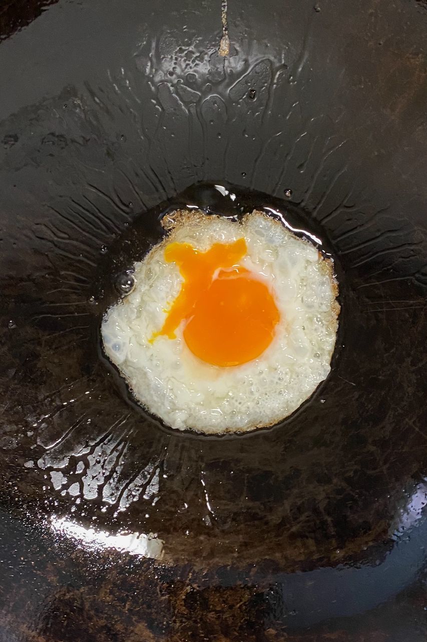 HIGH ANGLE VIEW OF FRESH BREAKFAST ON TABLE