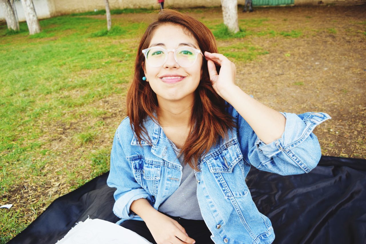 looking at camera, portrait, person, young adult, smiling, front view, lifestyles, casual clothing, leisure activity, young women, sunglasses, happiness, standing, waist up, long hair, three quarter length, toothy smile