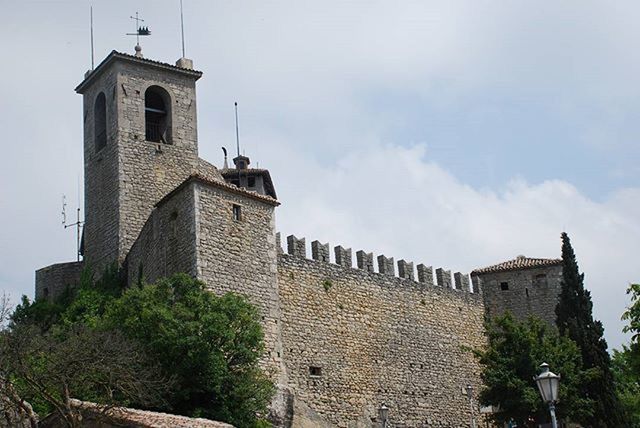 architecture, building exterior, built structure, low angle view, sky, old, history, cloud - sky, stone wall, tower, building, day, tree, outdoors, no people, the past, castle, house, exterior, historic