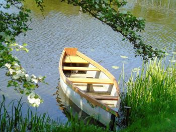 Rowboat moored at lakeshore