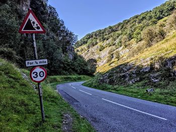 Road sign in cheddar gorge 