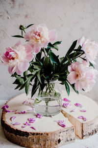 Close-up of pink roses in vase on table