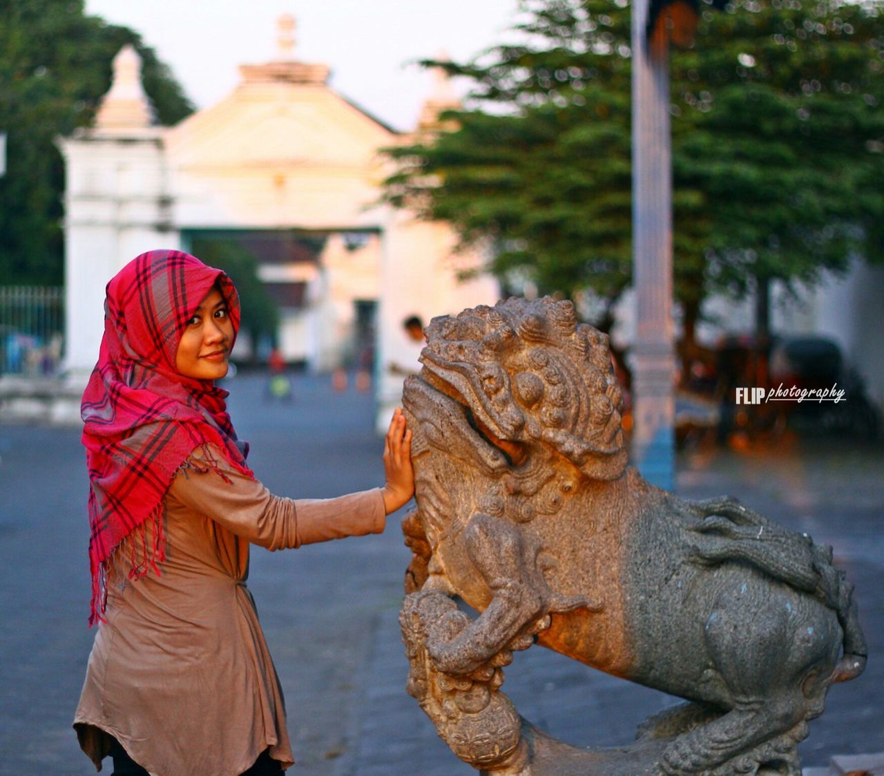 STATUE OF WOMAN AGAINST WALL