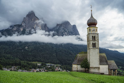 View of historic building against cloudy sky