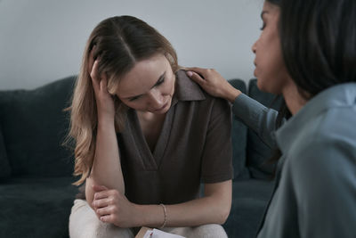 Therapist consoling depressed woman 