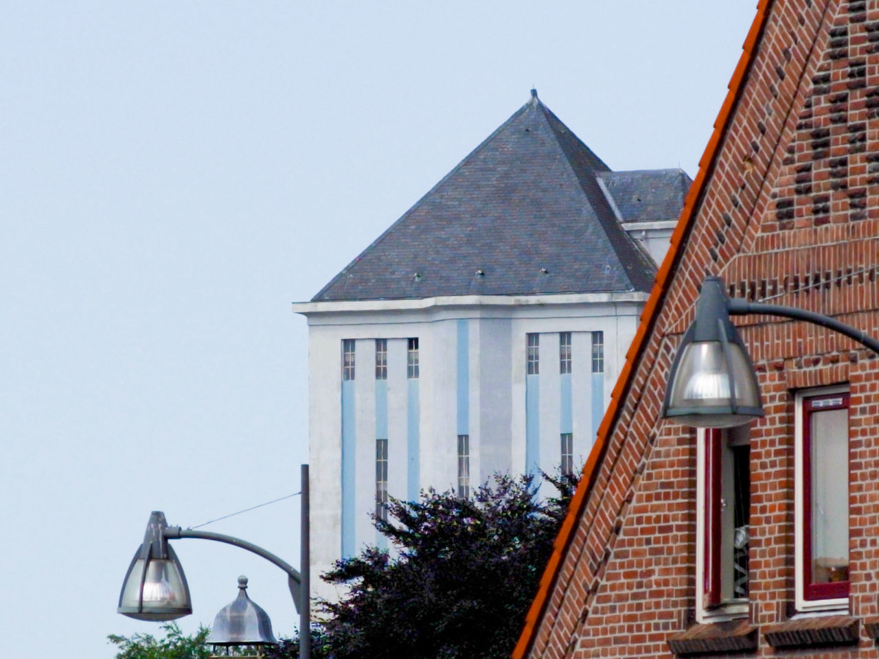 LOW ANGLE VIEW OF BUILDINGS AGAINST SKY