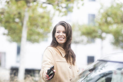 Portrait of a smiling young woman in city