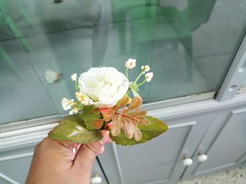 Close-up of hand holding rose bouquet