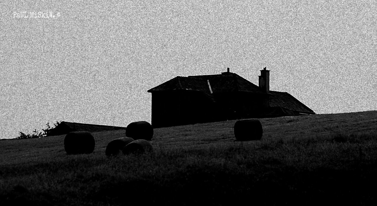 field, built structure, no people, architecture, outdoors, tranquility, landscape, building exterior, agriculture, nature, day, grass, sky, beauty in nature, hay bale