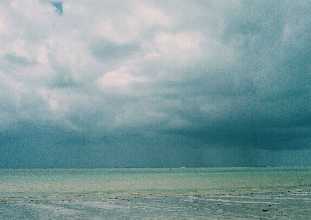 sky, sea, cloud - sky, tranquility, tranquil scene, cloudy, scenics, water, beauty in nature, nature, weather, horizon over water, beach, cloud, overcast, idyllic, waterfront, shore, outdoors, day