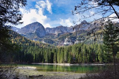 Scenic view of tovel lake and mountains against sky