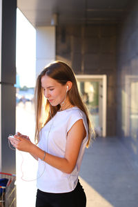 Young woman standing in city