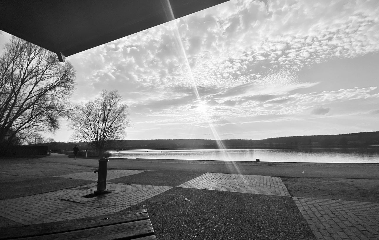 SCENIC VIEW OF LAKE AGAINST SKY DURING SUNSET