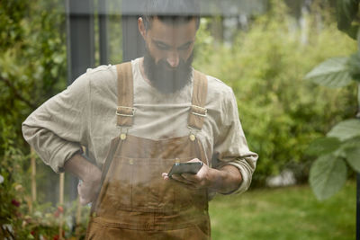 Man using cell phone