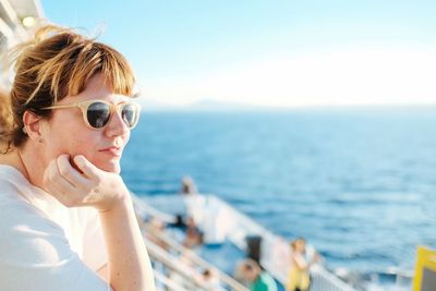 Portrait of mid adult man in sunglasses against sea