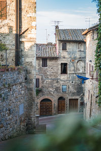 View of the alleys of the historic center of the village of san gimignano, a heritage of humanity