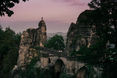 Arch bridge and building against sky