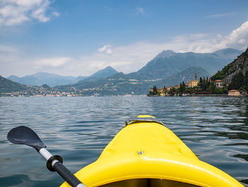 Visiting lake como on a canoe