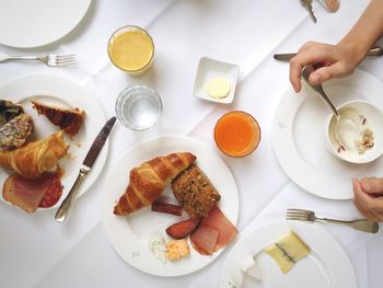 Cropped image of woman having breakfast at restaurant