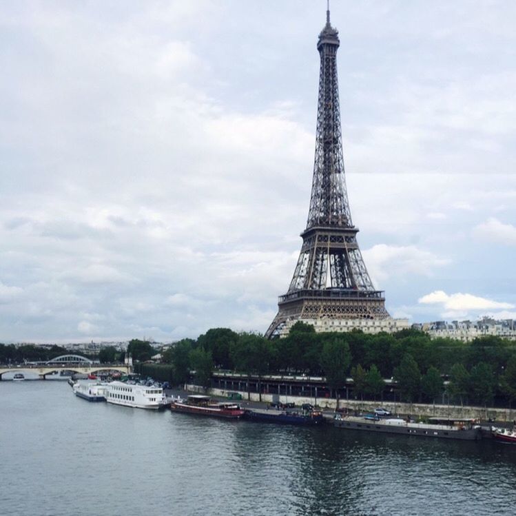 EIFFEL TOWER WITH WATERFRONT