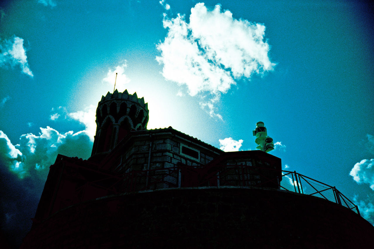 LOW ANGLE VIEW OF HISTORICAL BUILDING AGAINST SKY