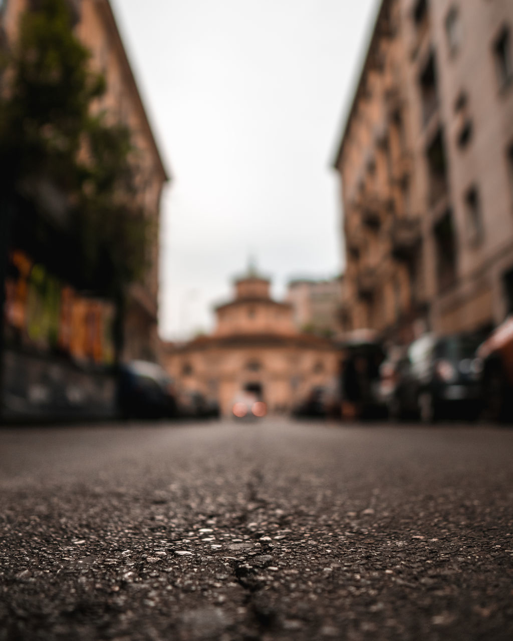 SURFACE LEVEL OF STREET AGAINST BUILDINGS