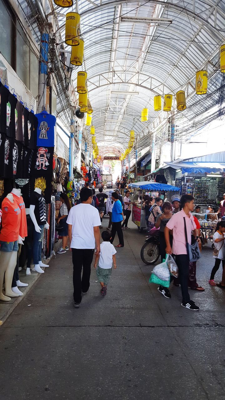 real people, large group of people, men, walking, women, lifestyles, leisure activity, built structure, architecture, market, full length, day, outdoors, adult, people