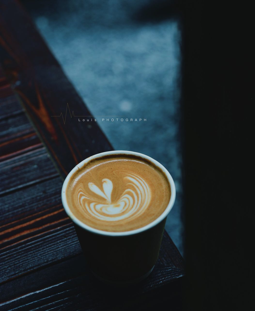 HIGH ANGLE VIEW OF COFFEE IN CUP ON TABLE