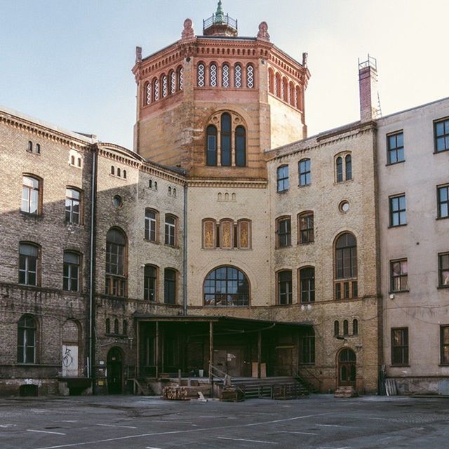 architecture, building exterior, built structure, window, building, facade, street, city, transportation, arch, land vehicle, residential building, car, day, outdoors, sky, clear sky, street light, history, residential structure