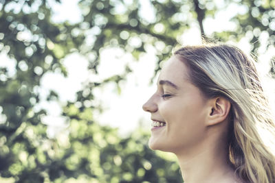 Portrait of a smiling young woman